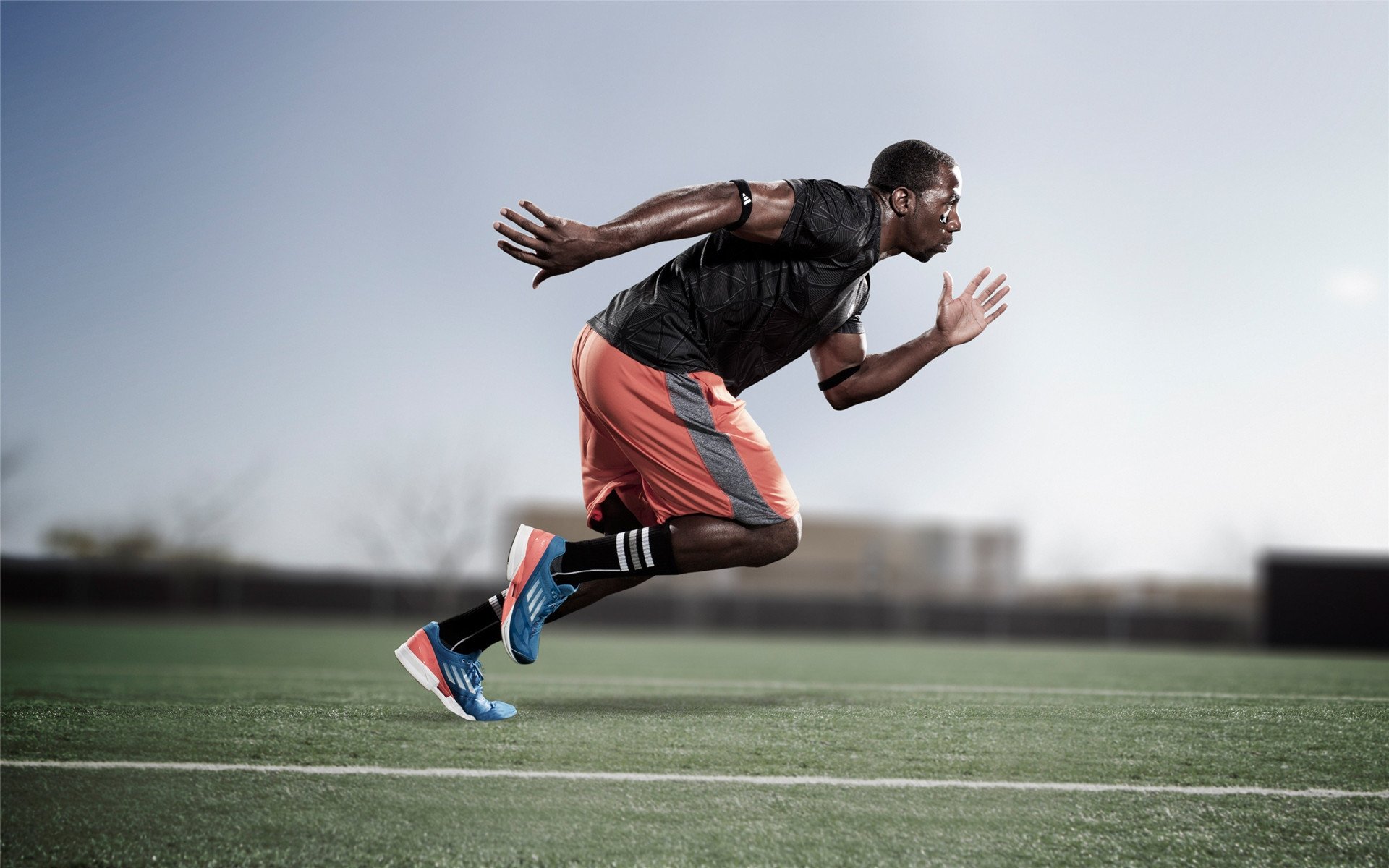 国际足球裁判引入高清视频辅助，执法更加精准，国际知名足球裁判