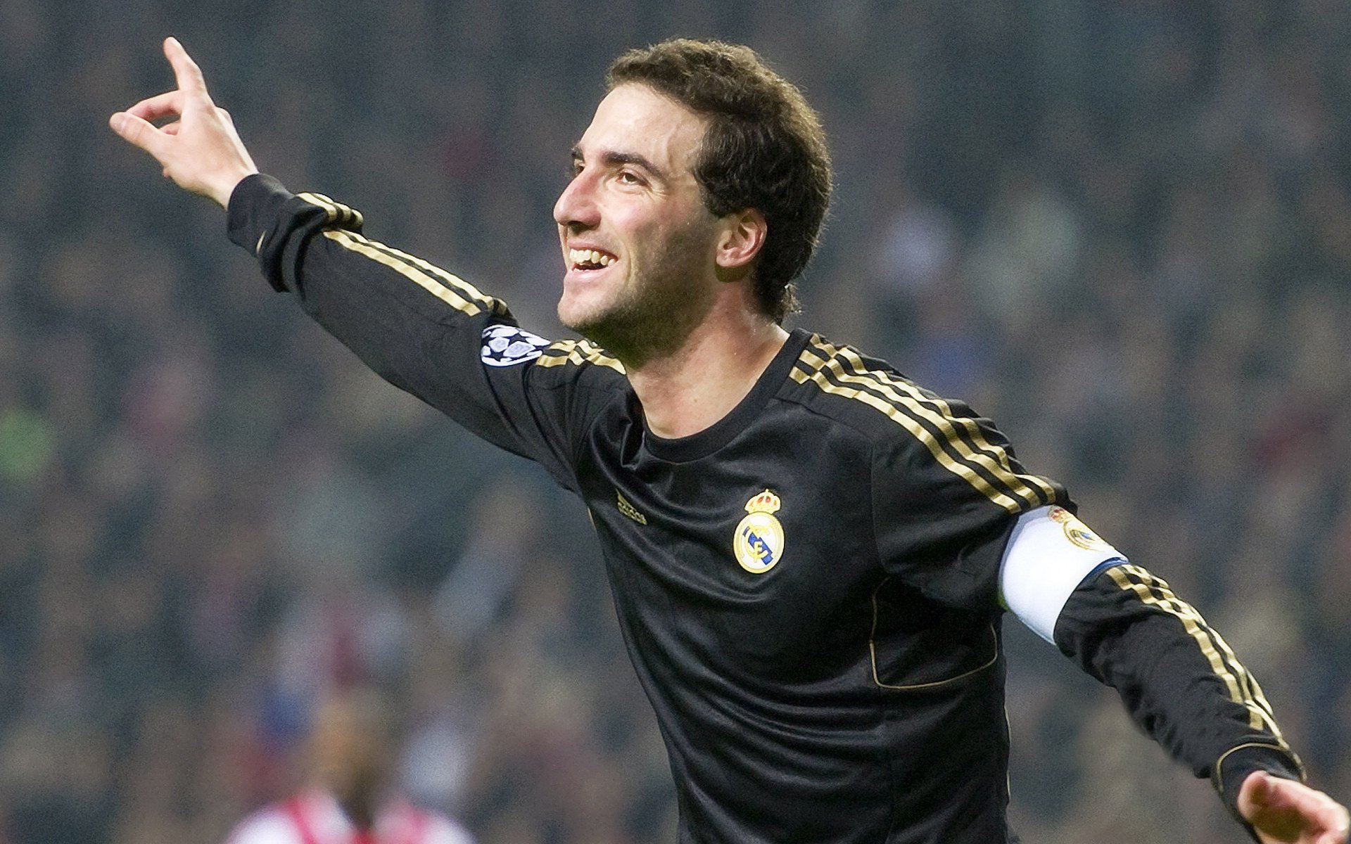 巴西队在南美预赛中保持领先，晋级势头良好